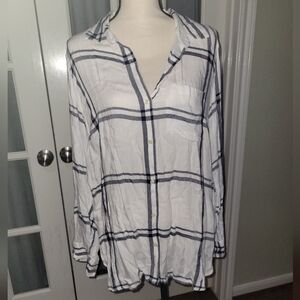 Old Navy Classic White And Blue Buttoned Shirt